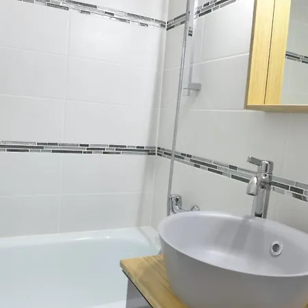 Apartment Ocean Beachfront Apartment: Family-friendly Sea View *