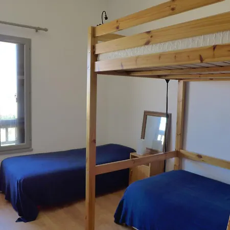 Ocean Beachfront Apartment: Family-friendly Sea View Apartment