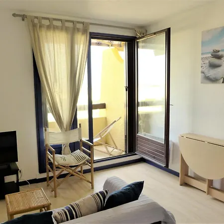 Apartment Ocean Beachfront Apartment: Family-friendly Sea View