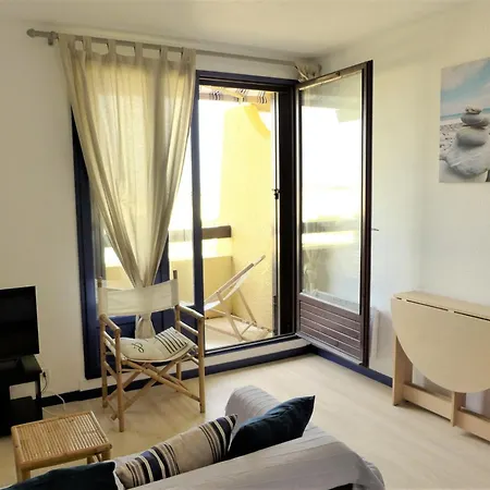 Apartment Ocean Beachfront Apartment: Family-friendly Sea View