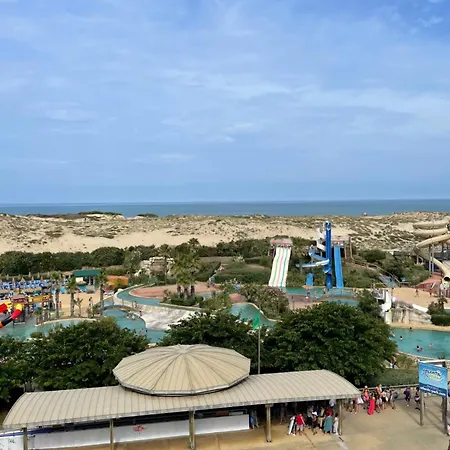 Ocean Beachfront Apartment: Family-friendly Sea View Seignosse